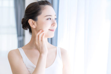 乾燥肌の悪化が敏感肌に繋がる？ヒリヒリ痛む乾燥肌の原因と対処法を紹介